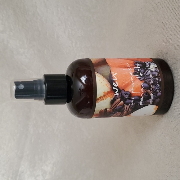 🆕️ WEN by Chaz Dean Fall Pumpkin Pecan Latte Replenishing Treatment Mist (6 oz) - Picture 1 of 5